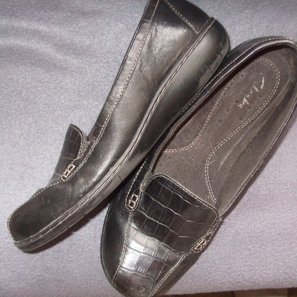 CLARKS BENDABLES REPTILE-STAMPED LOAFERS - Picture 7 of 7